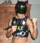 Cyrille, 35 ans, SWAT en carton