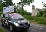 la voiture devant le Chateau du Plessis Bourr�