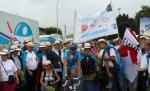 Vincent  pose avec ses supporters