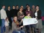 Remise du ch�que de 1000� par les membres du bureau